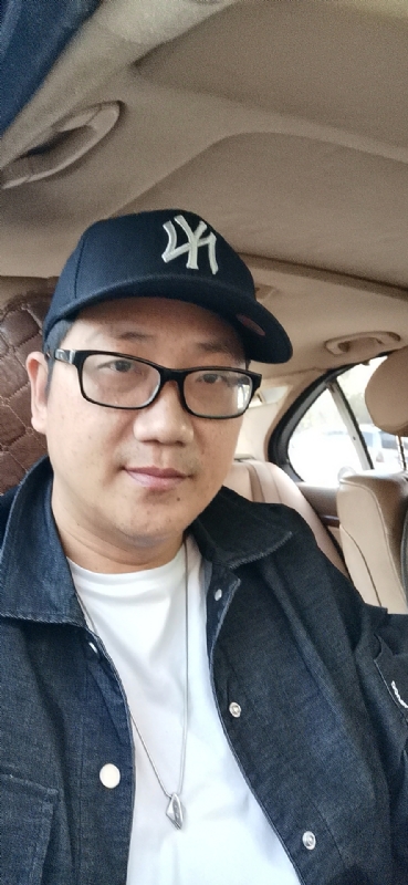 拥抱幸福的第一张照片--台湾残疾人相亲网