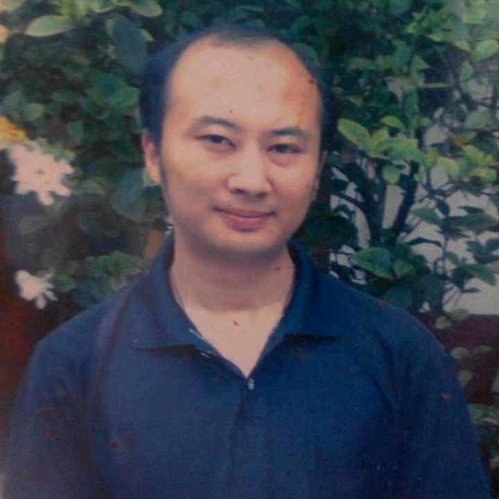 石峰里的生命的第一张照片--台湾残疾人相亲网