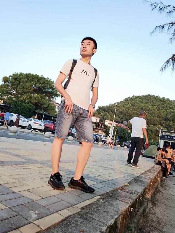 俊皓的第一张照片--台湾残疾人相亲网